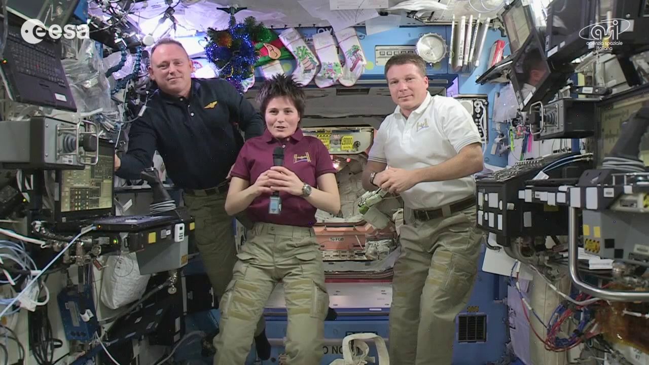 Buon anno! Gli auguri spaziali di @AstroSamantha