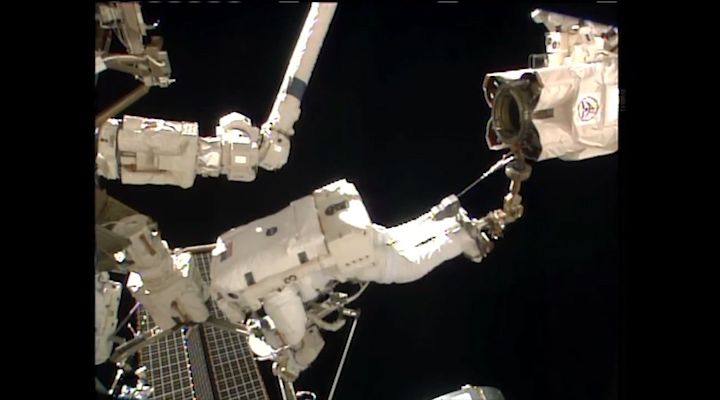 Parmitano e Cassidy, gli highlights della passeggiata spaziale