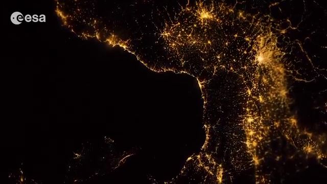 In volo sopra l'Italia e l'Egitto... by night