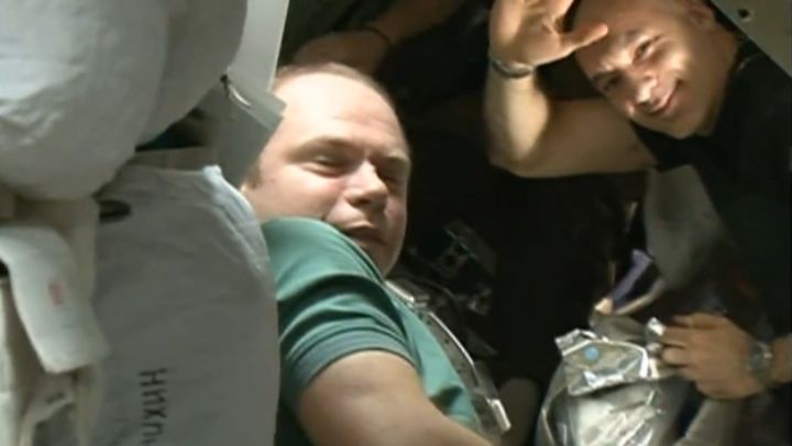 Replay: Buon viaggio ragazzi! I saluti sulla ISS