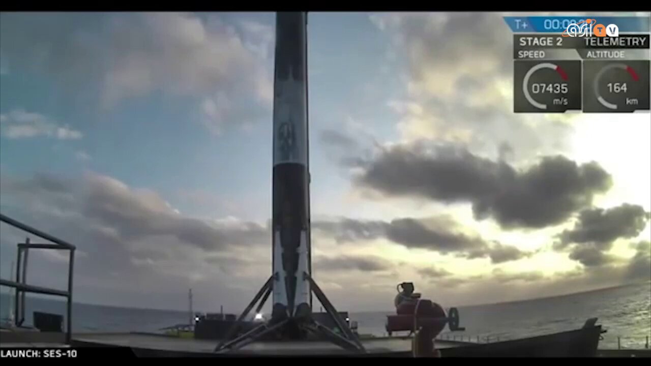 SpaceX 'fa la spia'