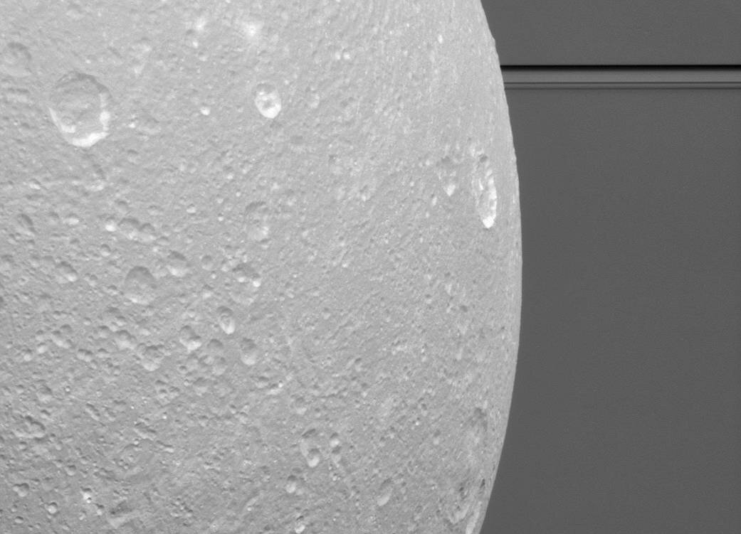 Dione e gli anelli