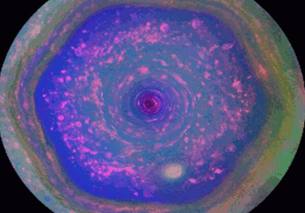 Coppia esagonale su Saturno