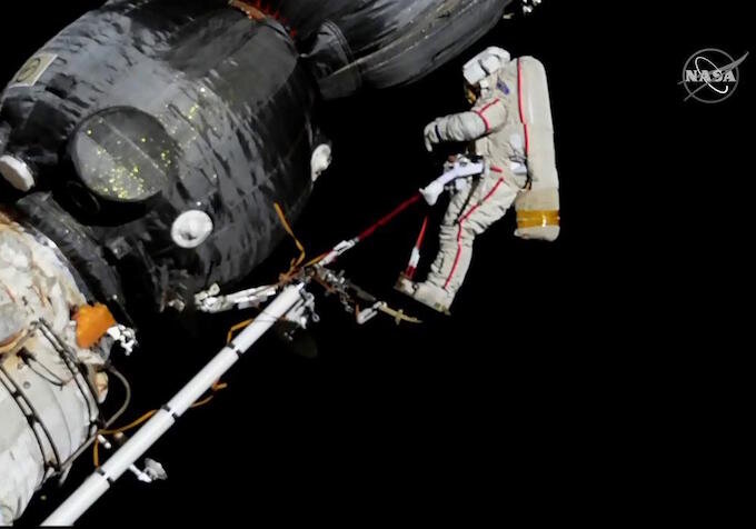 Passeggiata spaziale col buco