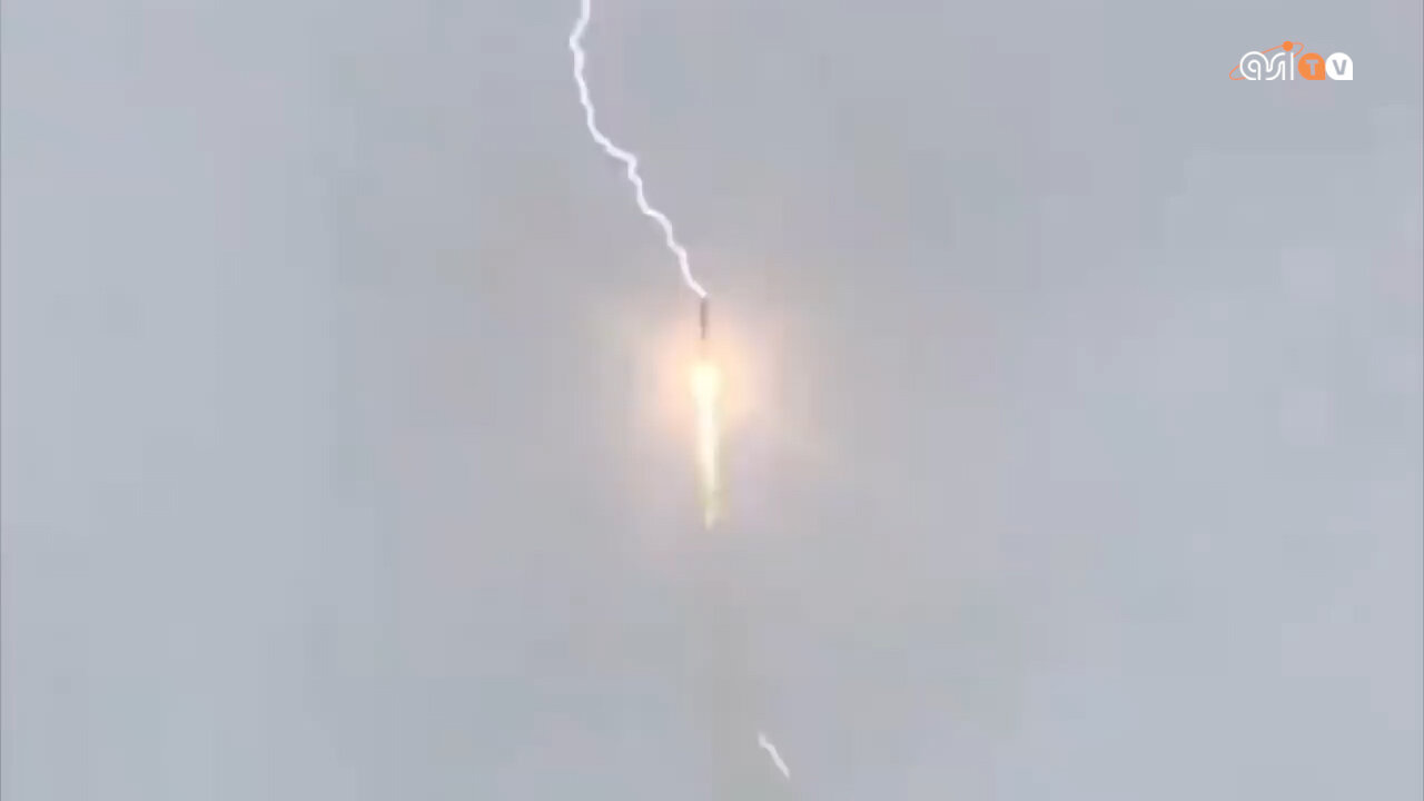 I lampi non fermano la Soyuz