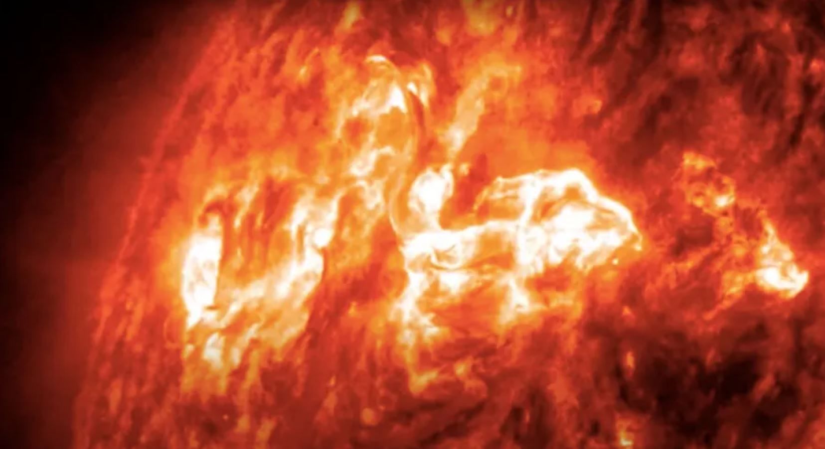 Un’eruzione solare di classe M, durata 3 ore