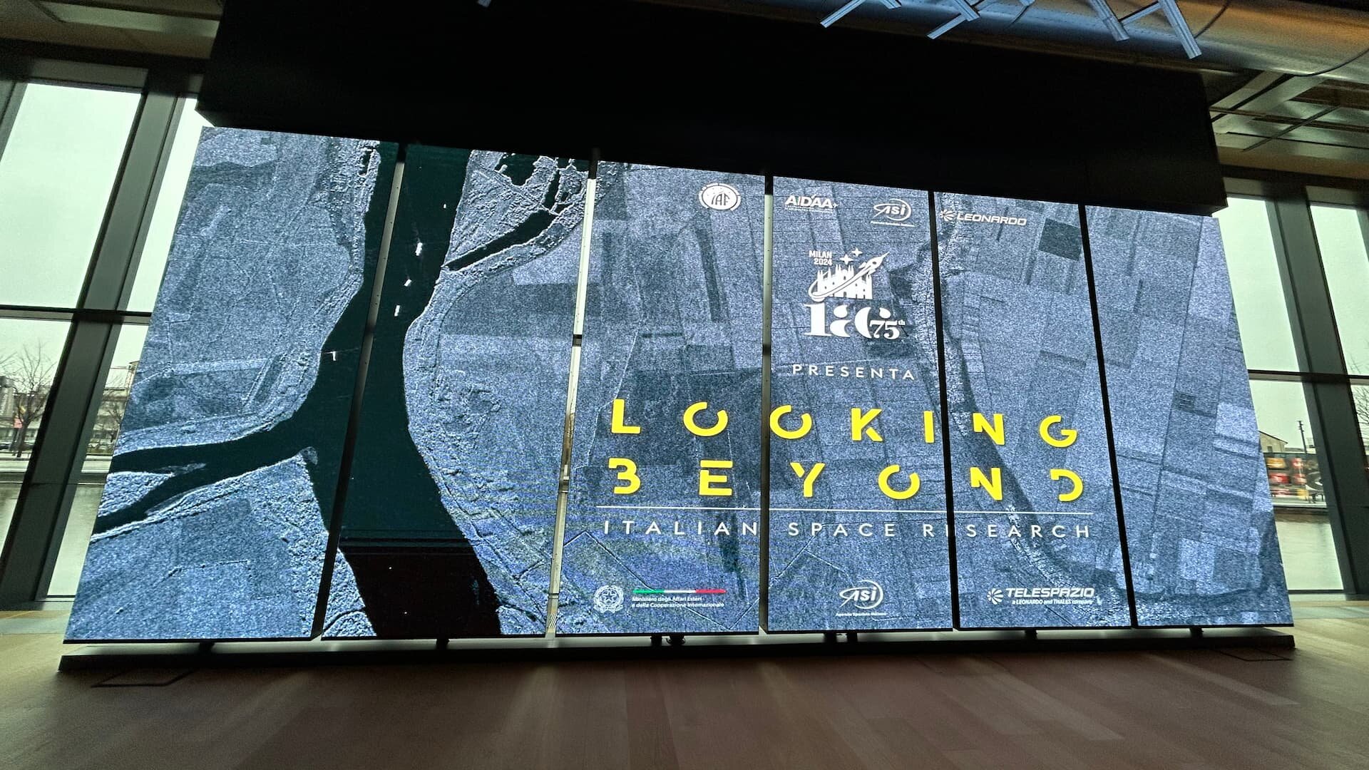 La Terra protagonista della mostra Looking Beyond