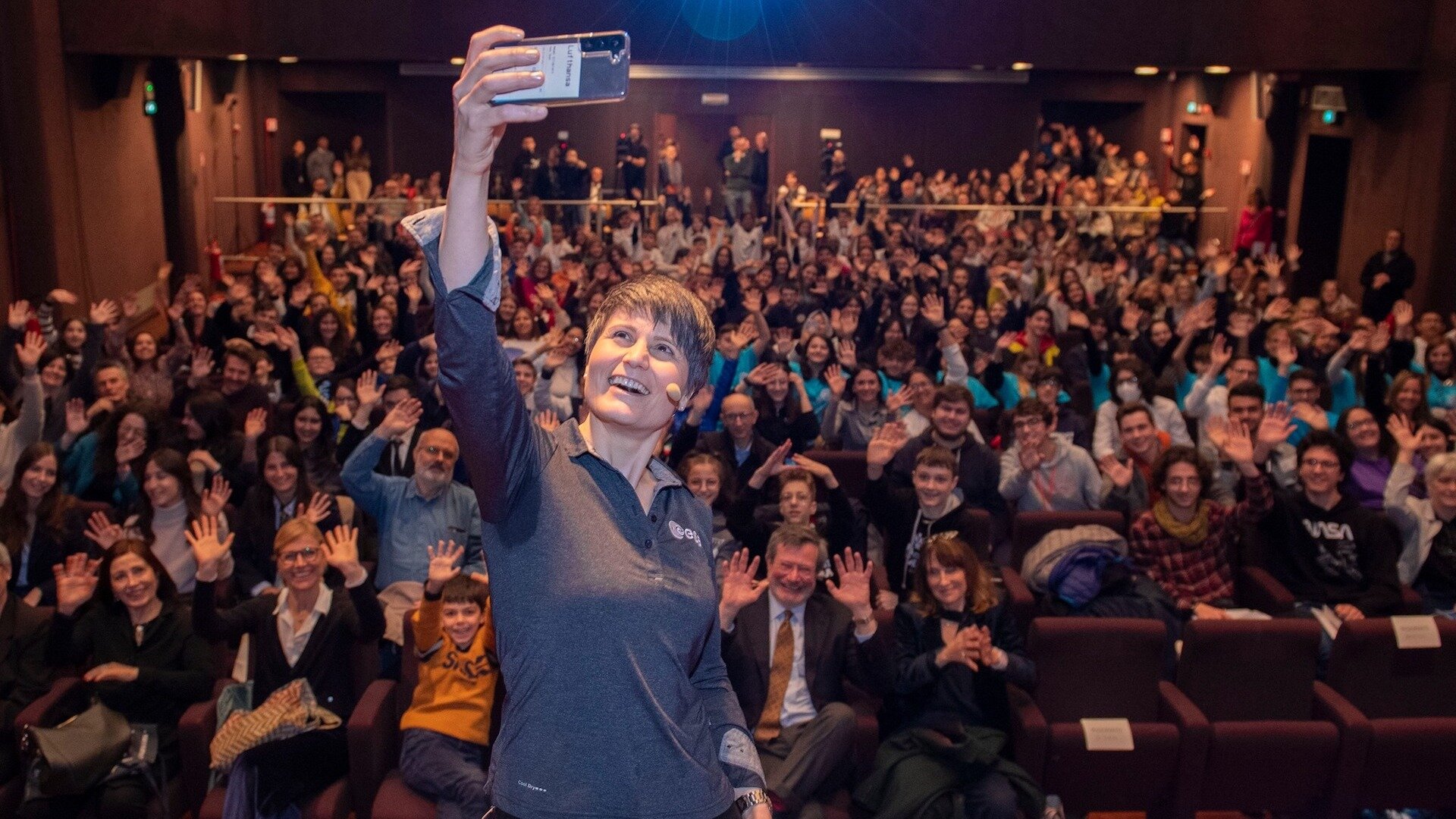 AstroSamantha porta gli studenti verso lo spazio