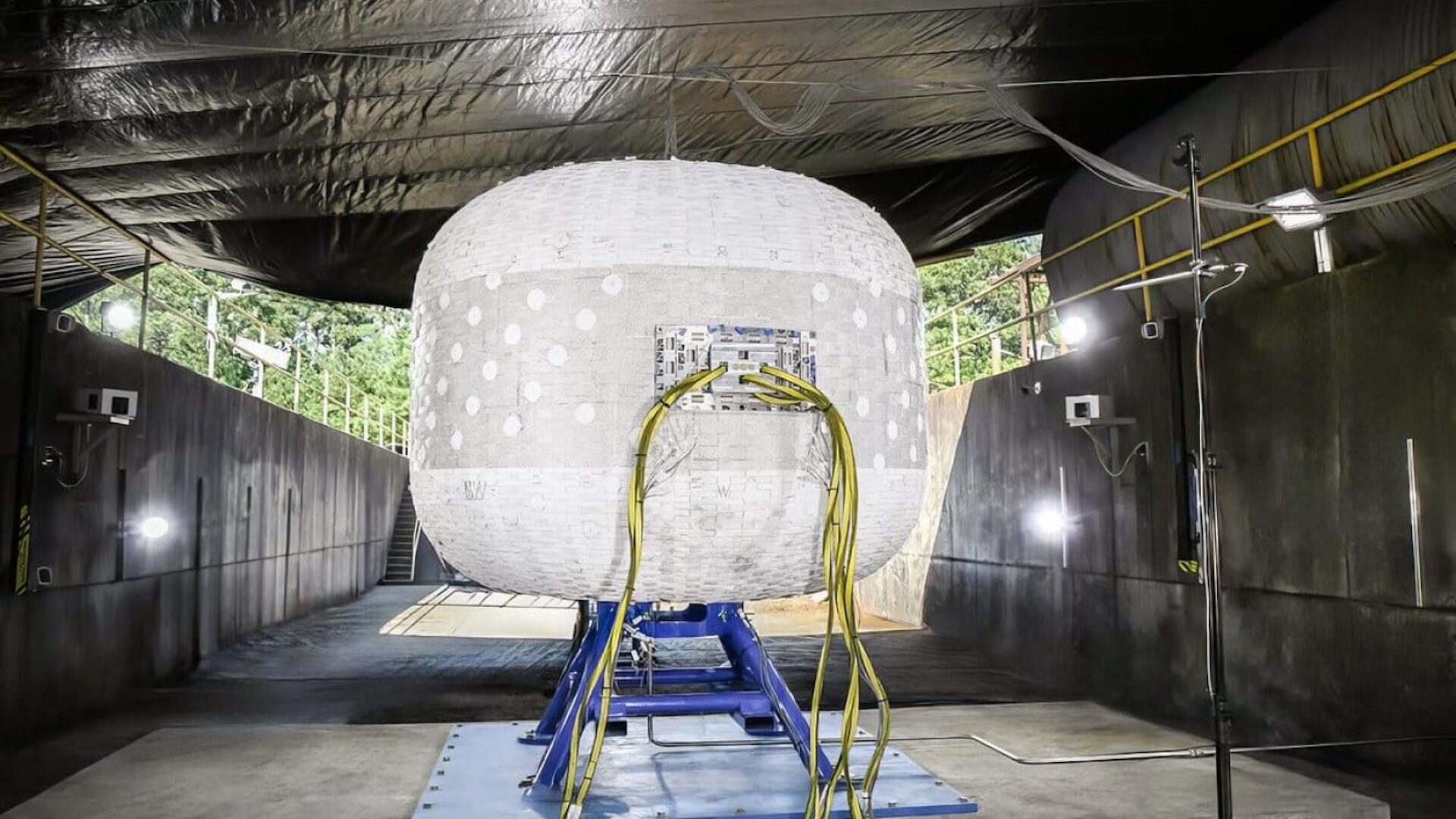 Test esplosivo per un modulo gonfiabile per stazioni spaziali