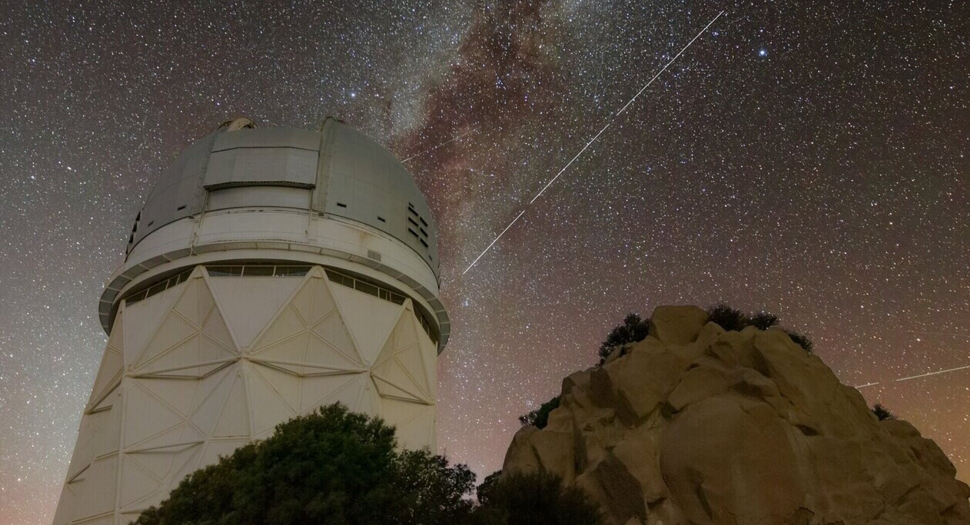 Costellazioni satellitari, allarme inquinamento elettromagnetico e luminoso