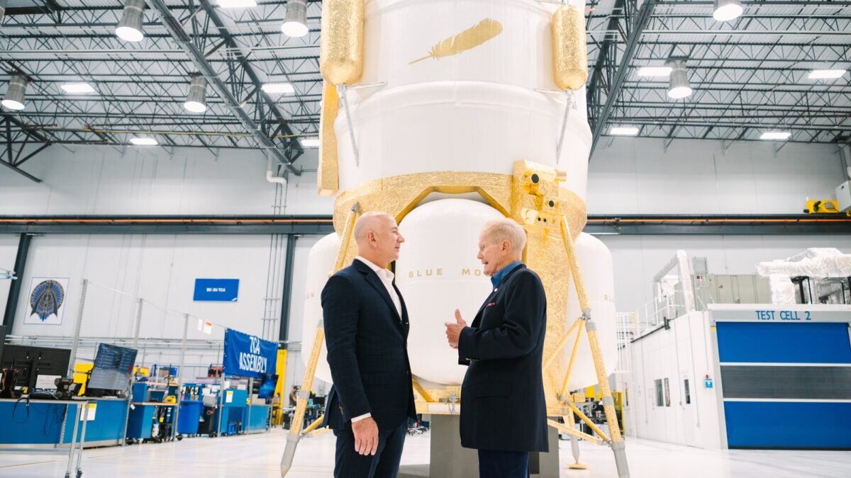 Blue Origin, presentato il modello del lander lunare