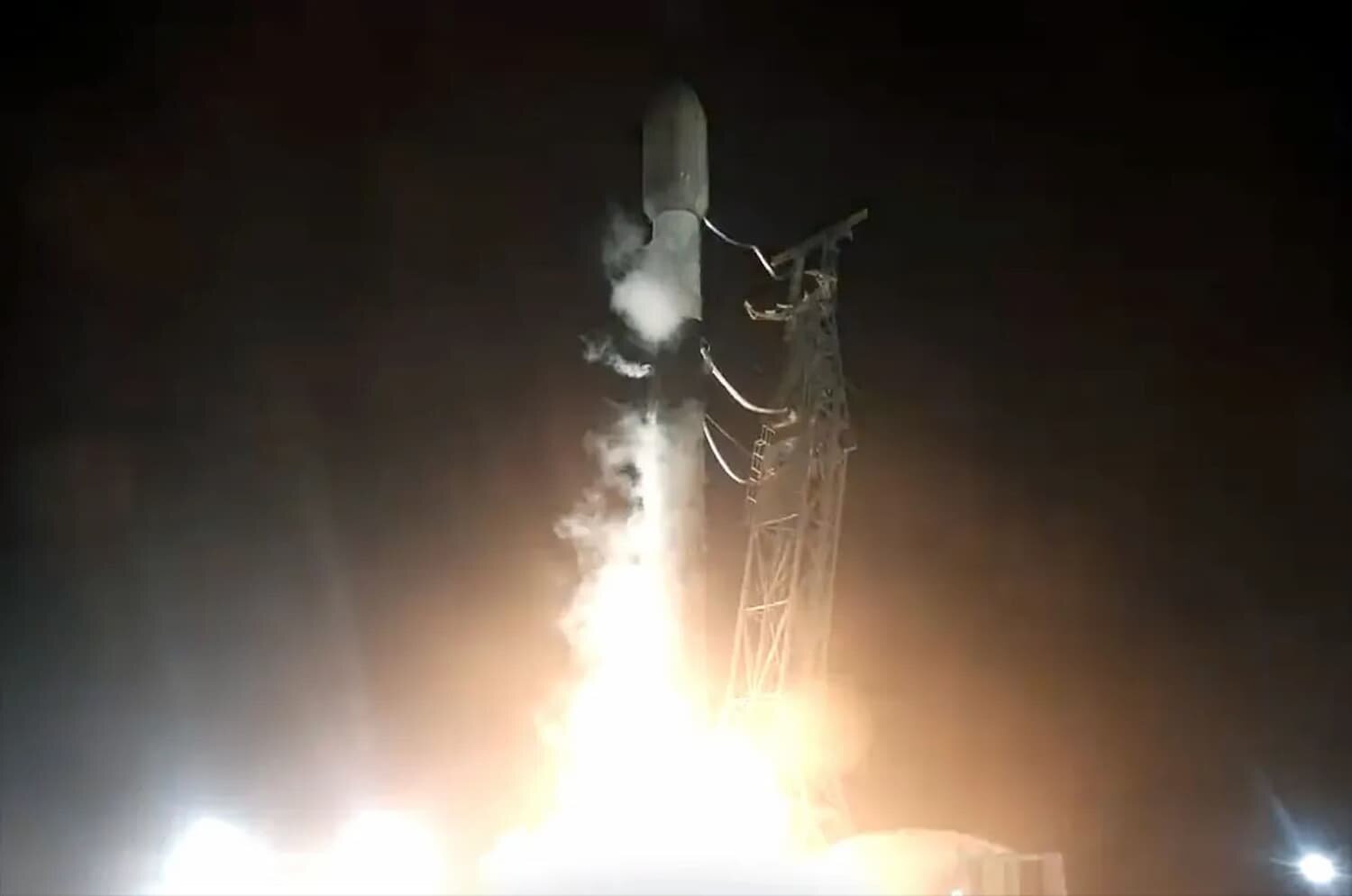 Falcon 9 supera i 300 lanci