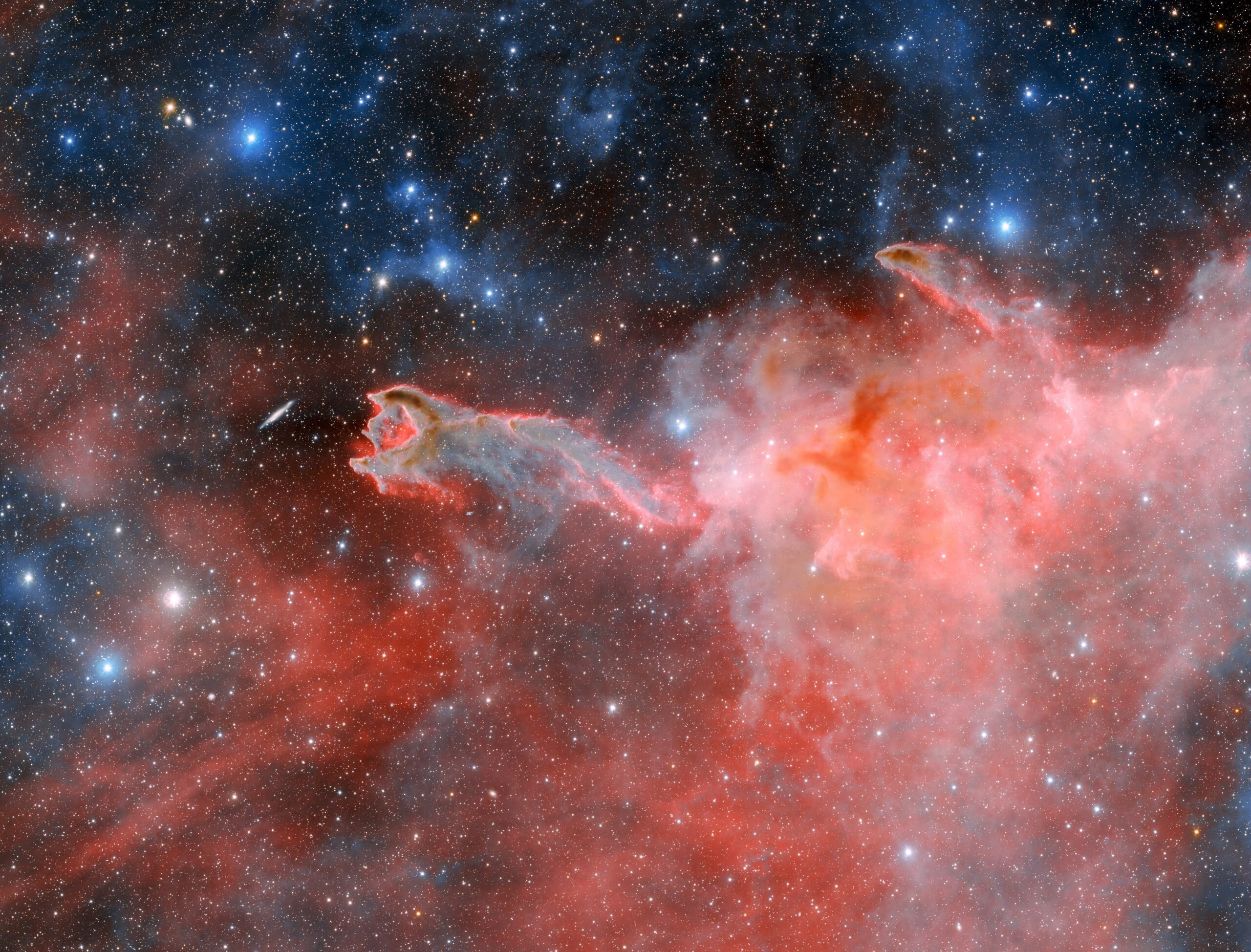 Una mano cosmica nell’occhio della DeCam