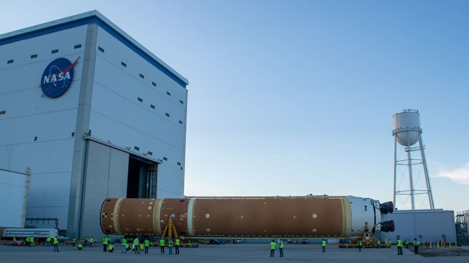 Artemis 2, lo stadio principale è in viaggio verso la Florida