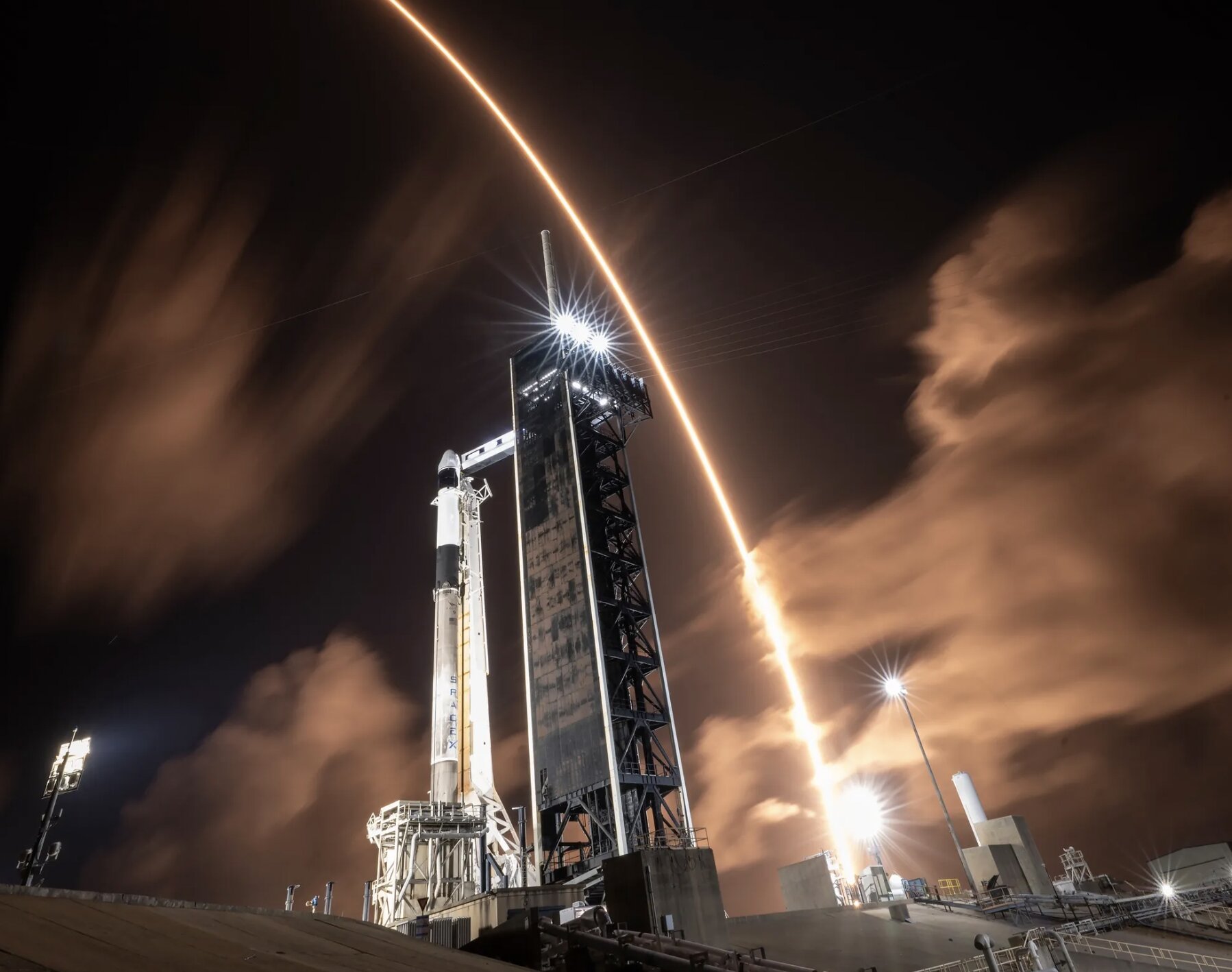 SpaceX riprende a lanciare Starlink in attesa di Polaris Dawn