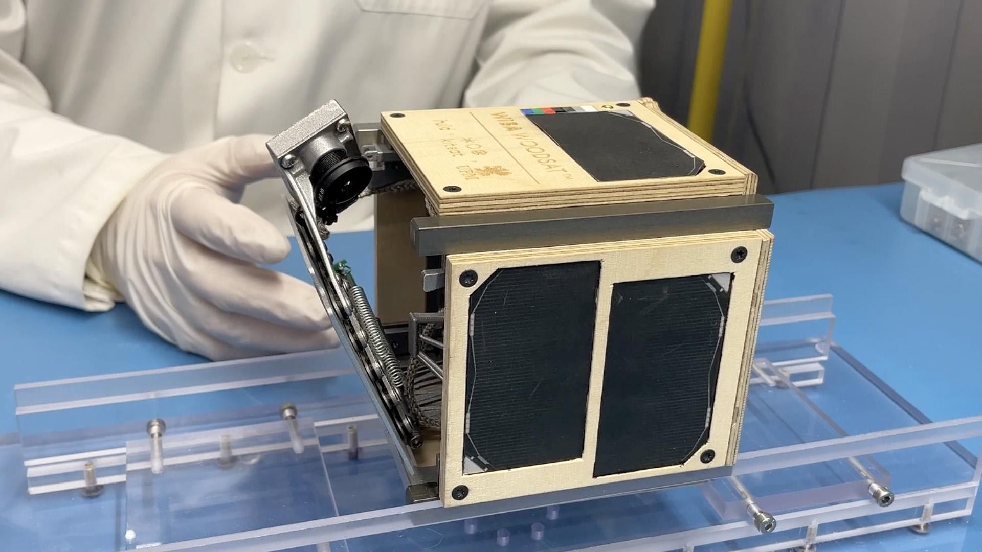 Satelliti di legno: la soluzione per un futuro ecocompatibile?