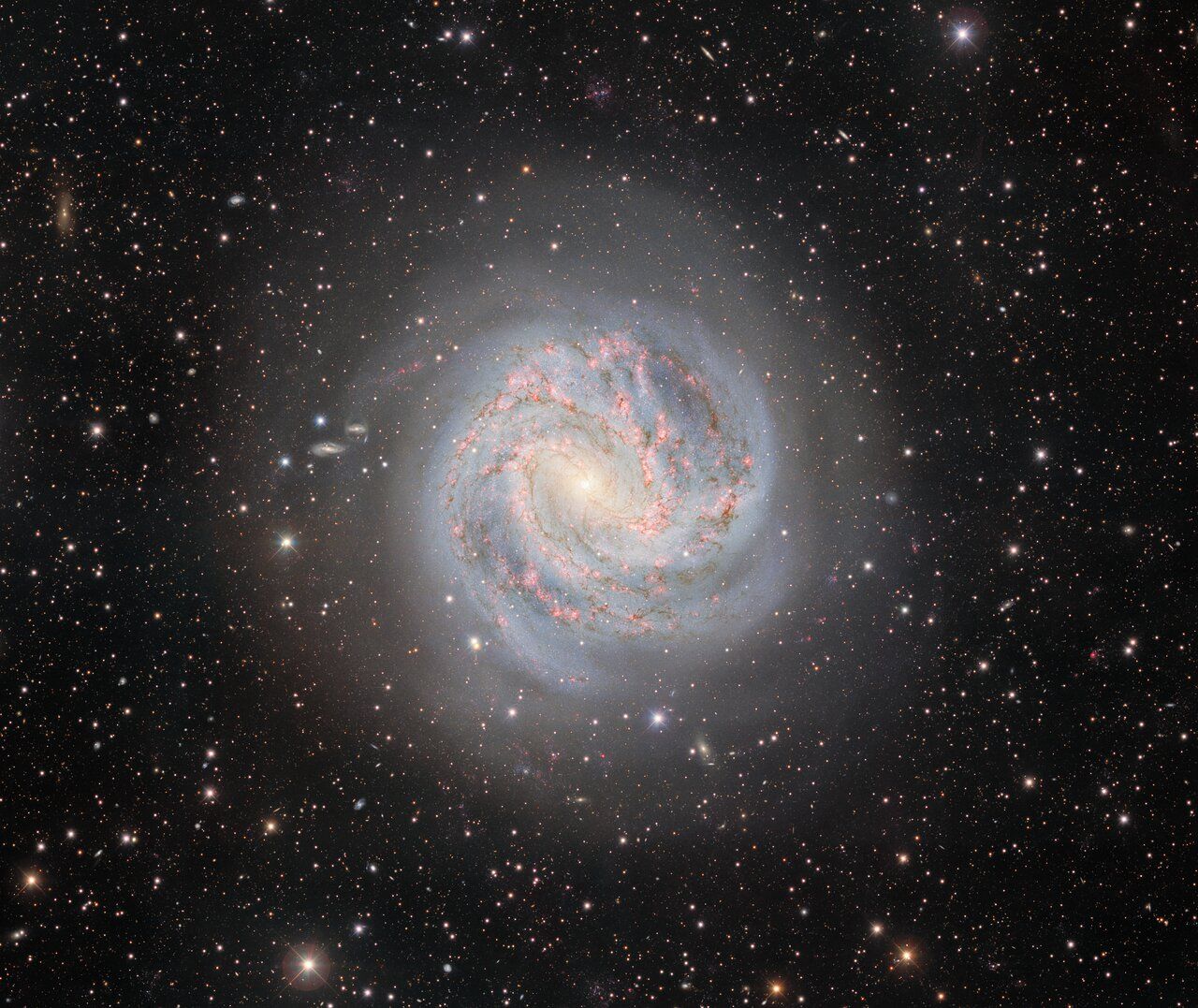 Messier 83, due cuori e una galassia