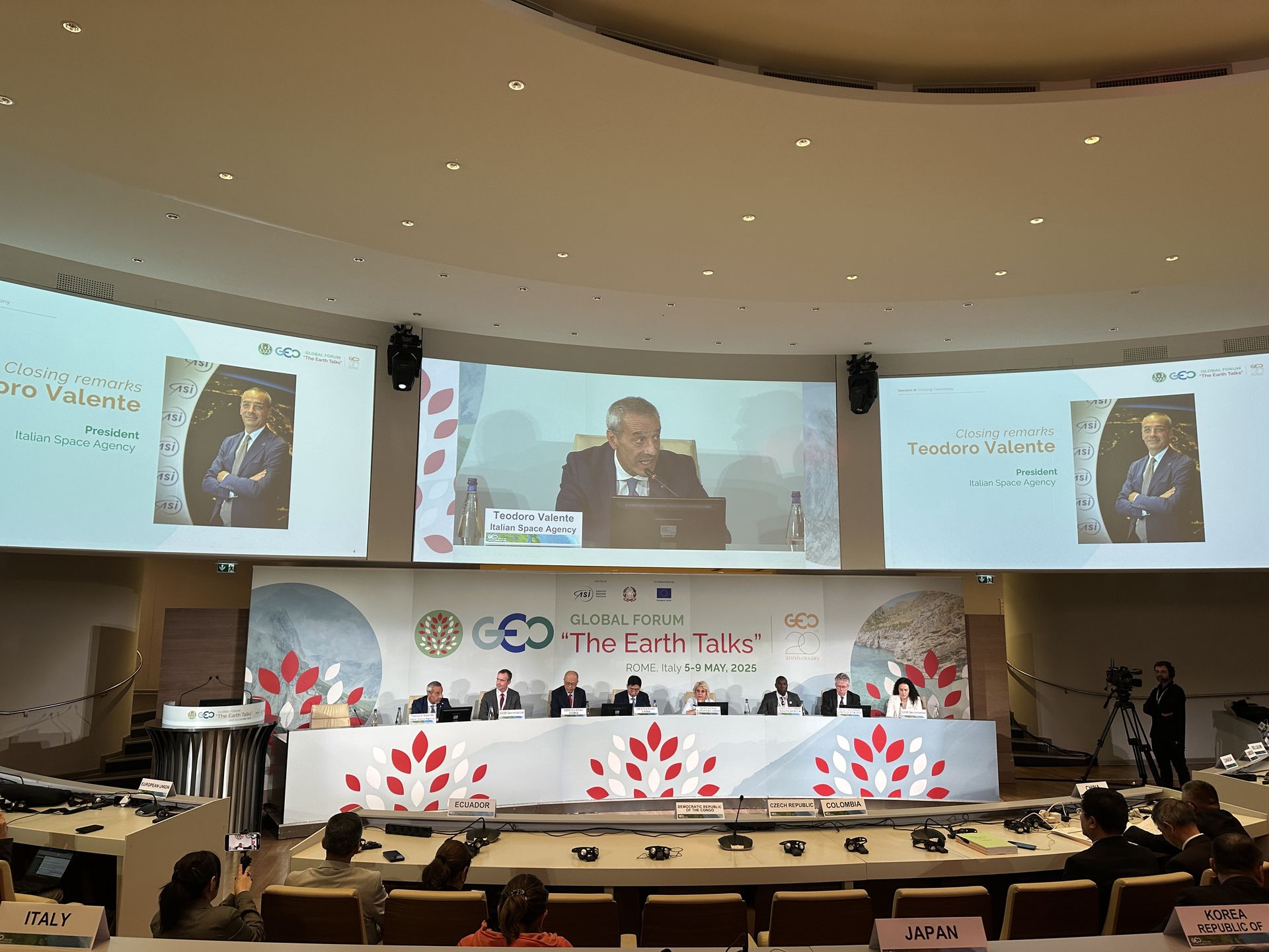 Il presidente dell'ASI Teodoro Valente interviene alla Closing Ceremony del GEO Global Forum 2025