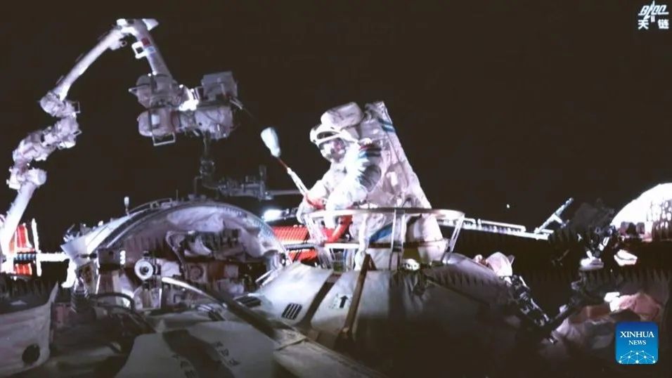 Prima passeggiata spaziale per l’equipaggio di Shenzhou-20