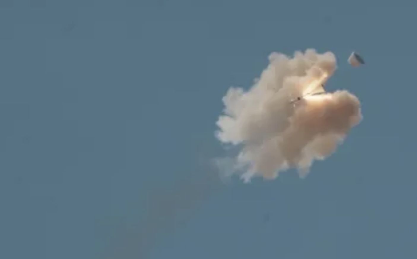Cina, successo per il test di emergenza della navicella Mengzhou