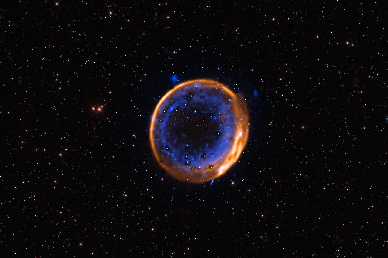 Due esplosioni per spegnere una stella