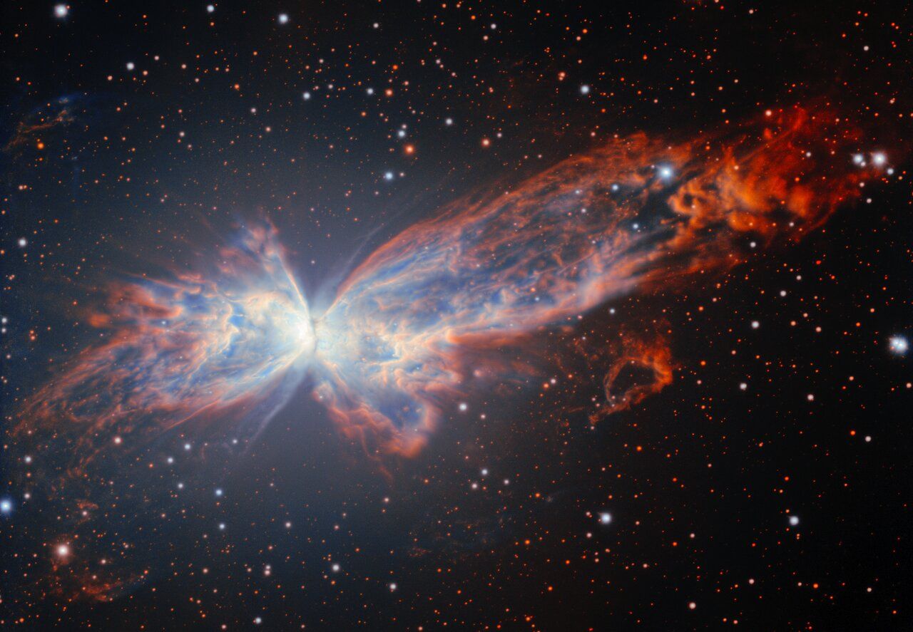 Tra le ali luminose della Nebulosa Farfalla