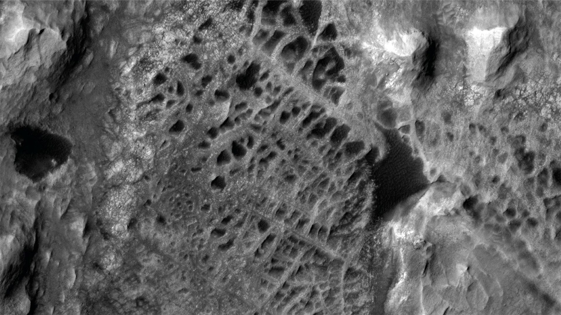 Le 'formazioni ragnatela' di Marte