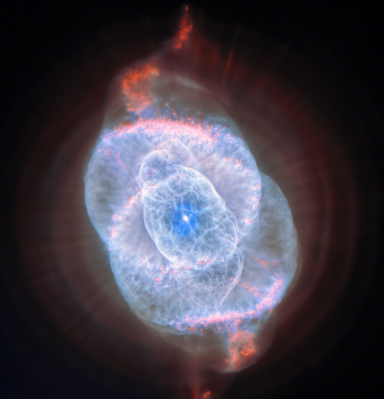 Euclid e Hubble insieme per la nebulosa Occhio di Gatto