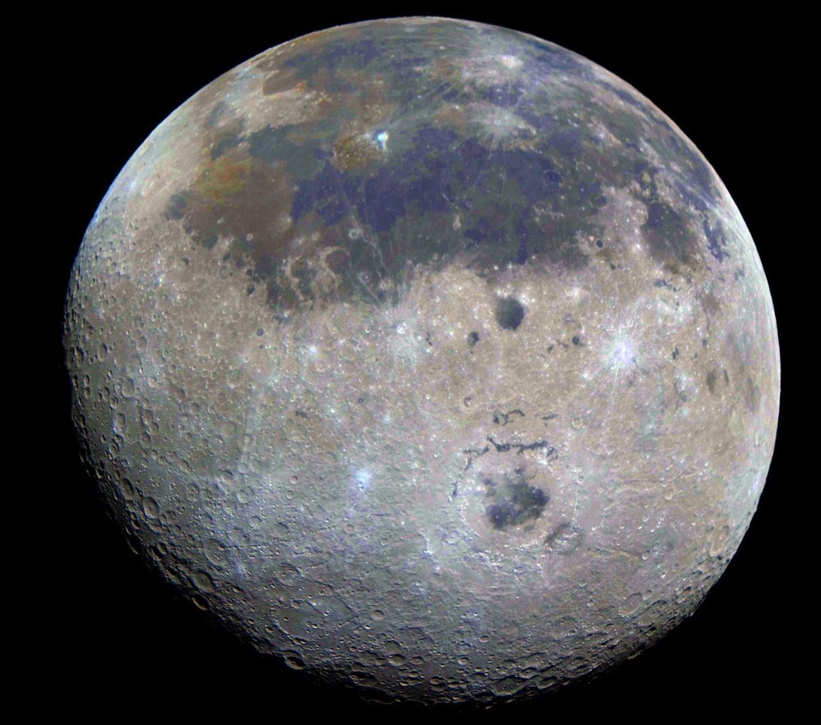 Artemis 2, attorno alla Luna e più lontani che mai dalla Terra